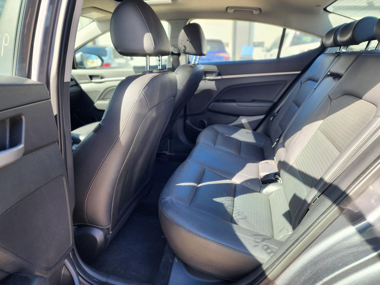 2017 Hyundai Elantra Limited l Low KM | Clean Carfax | Fully Loaded Photo