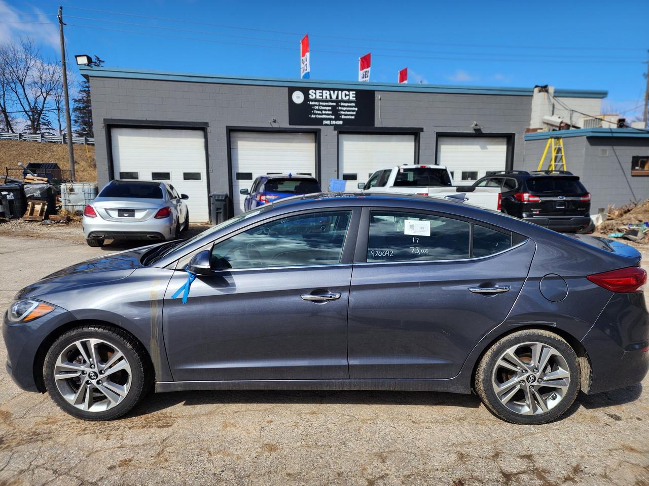 2017 Hyundai Elantra Limited l Low KM | Clean Carfax | Fully Loaded Photo