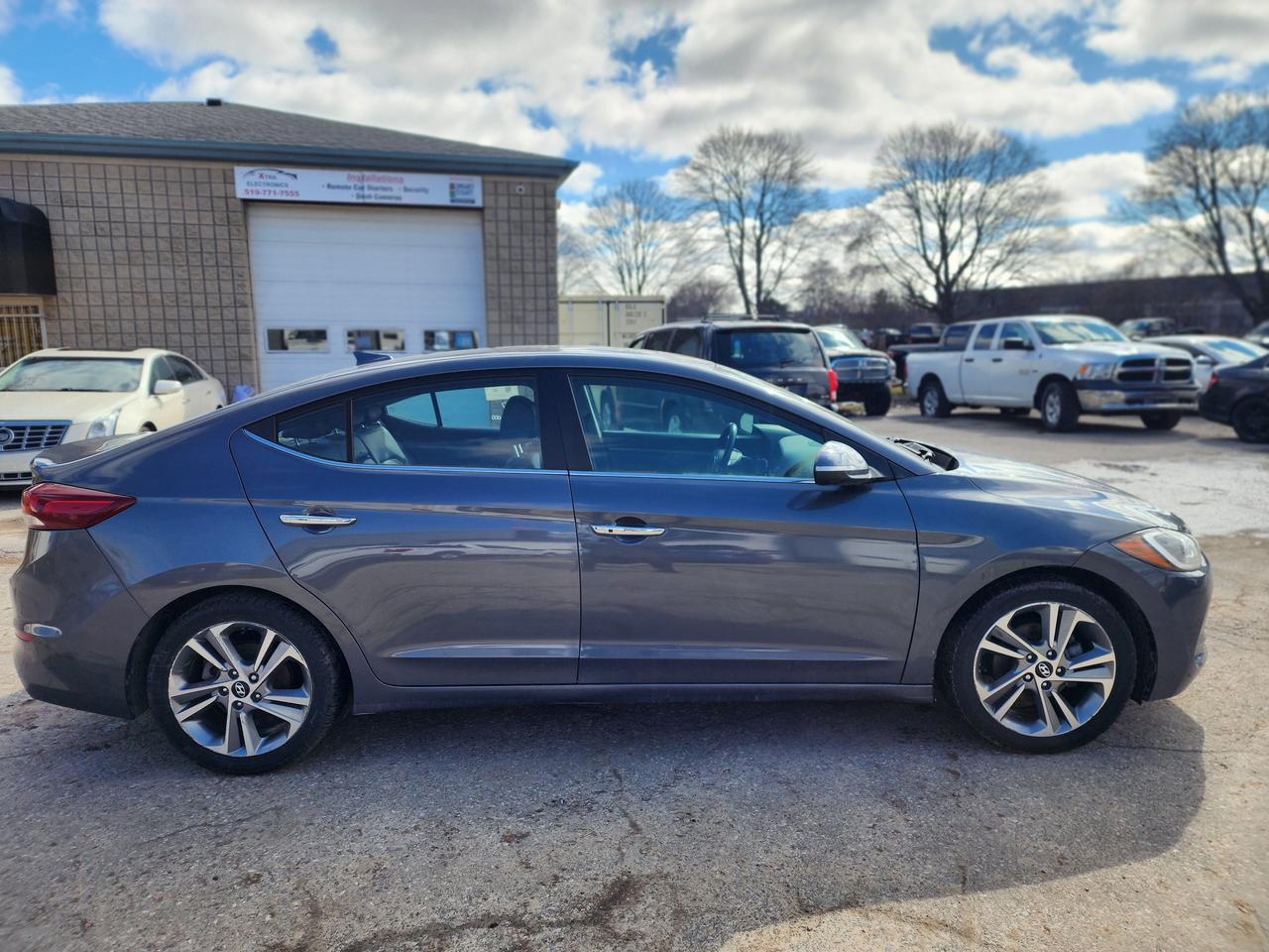 2017 Hyundai Elantra Limited l Low KM | Clean Carfax | Fully Loaded Photo