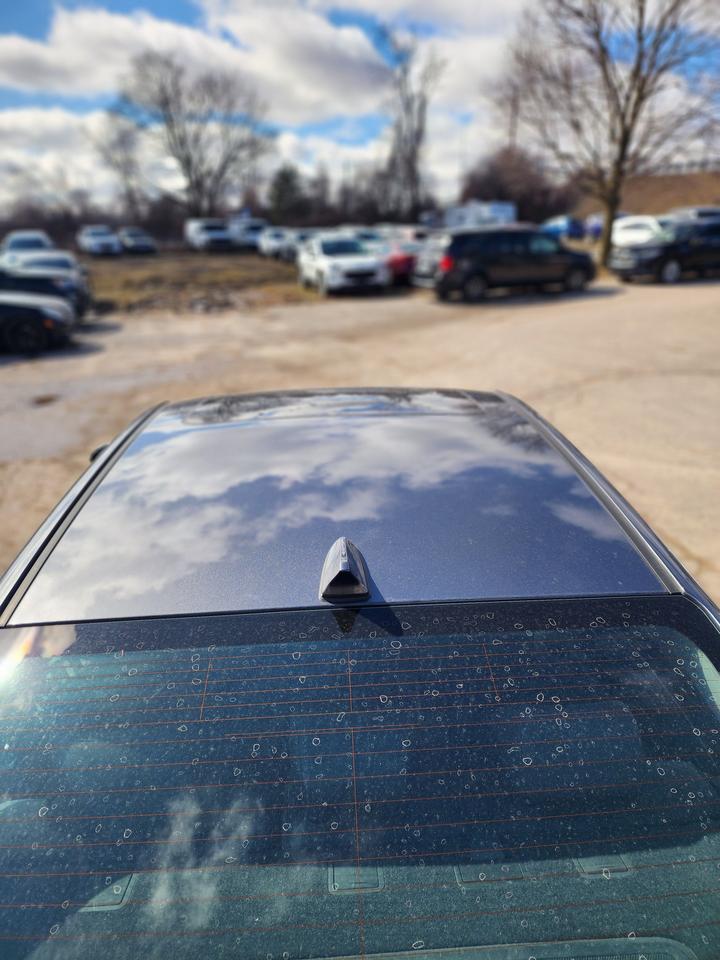 2017 Hyundai Elantra Limited l Low KM | Clean Carfax | Fully Loaded Photo