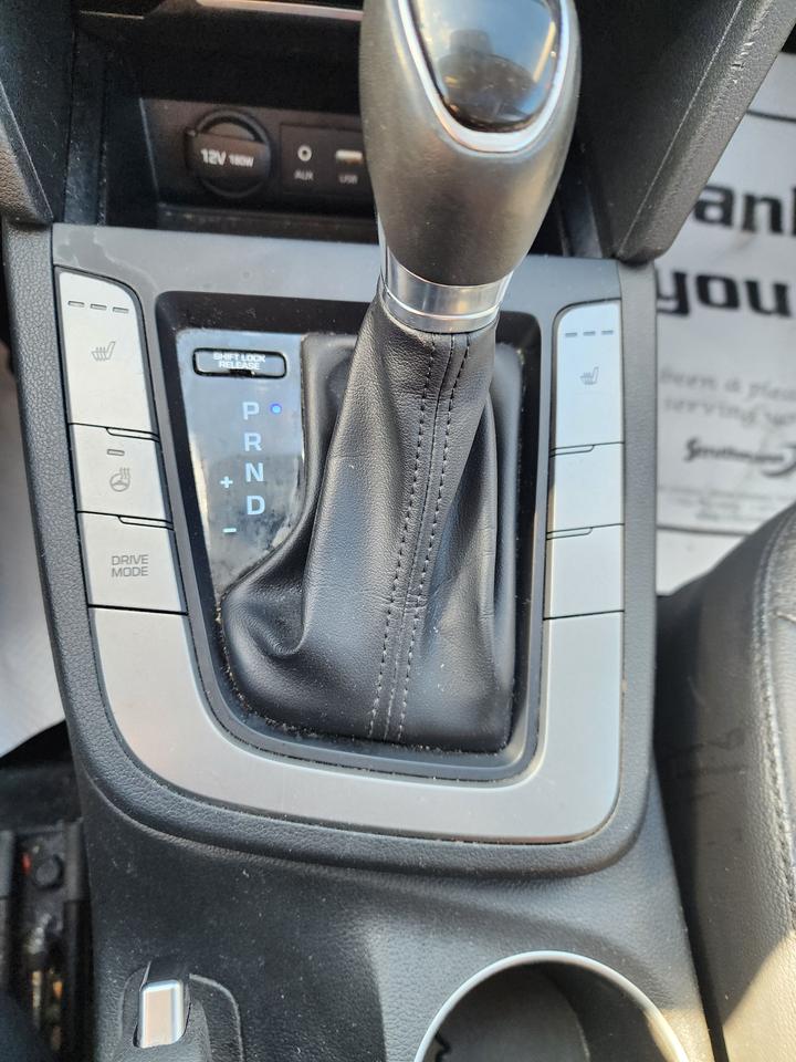 2017 Hyundai Elantra Limited l Low KM | Clean Carfax | Fully Loaded Photo