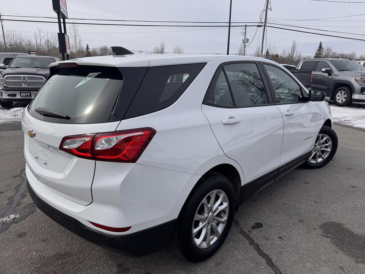 2021 Chevrolet Equinox LS Photo4