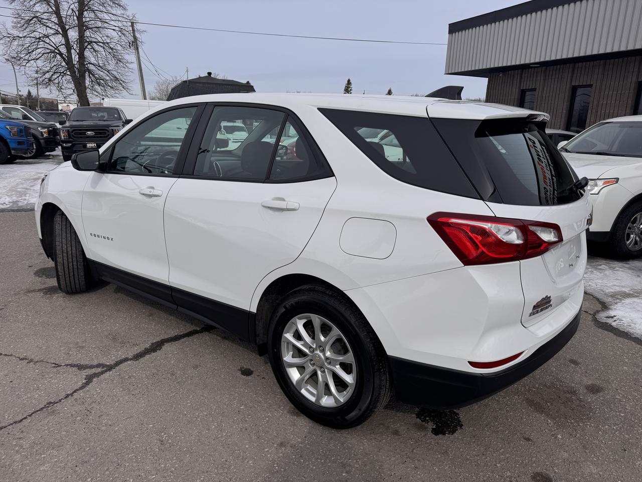 2021 Chevrolet Equinox LS Photo2
