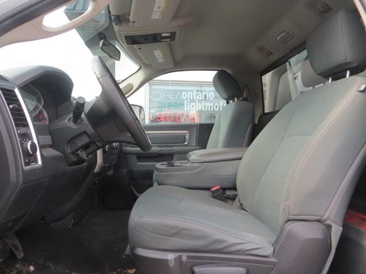 2016 RAM 2500 CERTIFIED, 4X4, 5.7L HEMI,8 FT CONTRACTOR BOX,RACK Photo