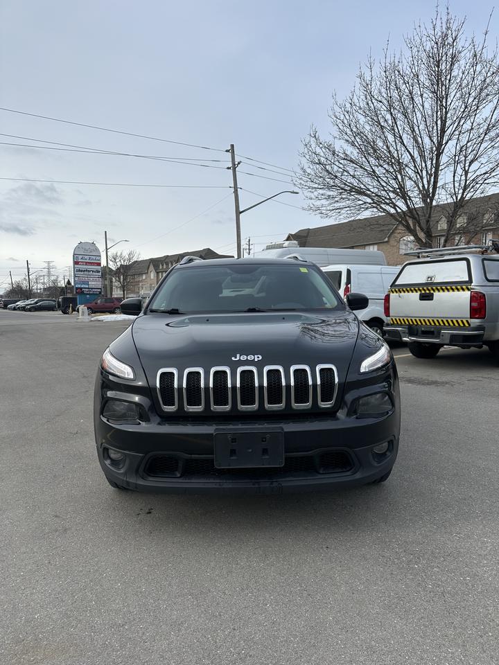 2016 Jeep Cherokee North - Photo #9