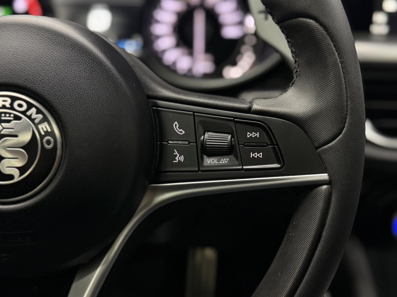 2018 Alfa Romeo Stelvio TI SPORT|NAV|BACKUP|ACC|BSM|LDW|FCW|HK SOUND| Photo