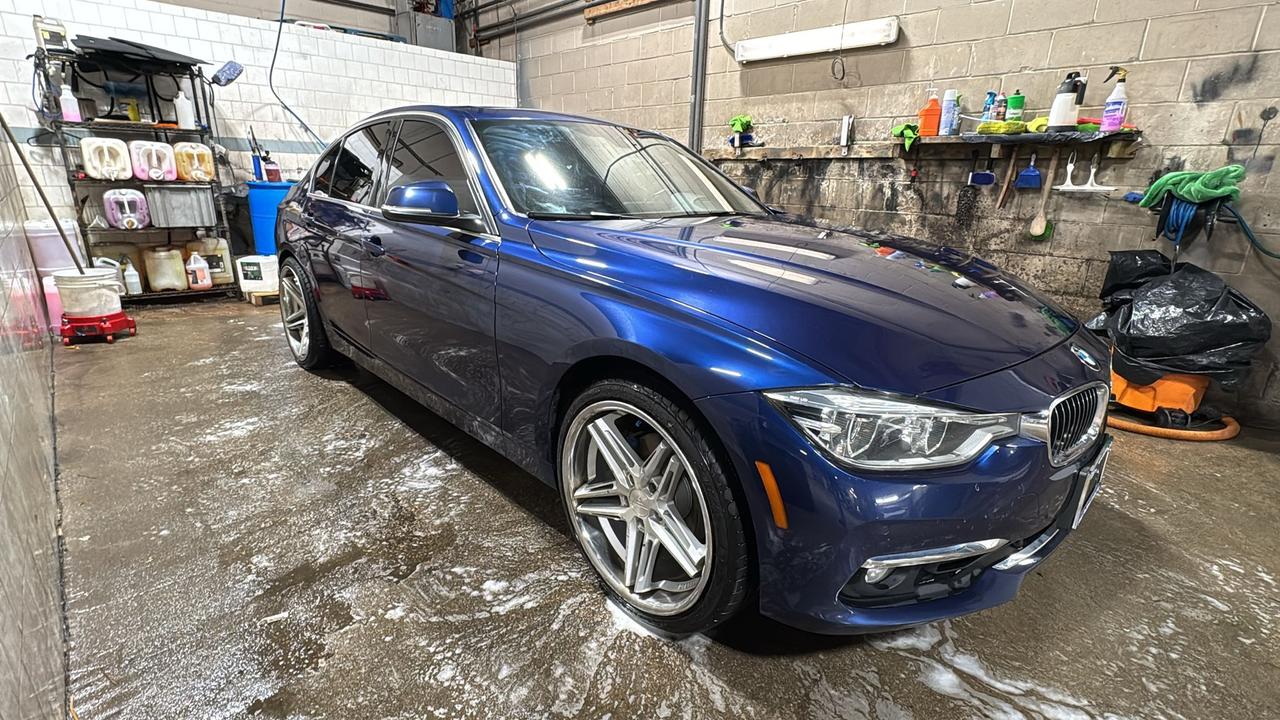 2017 BMW 3 Series SUNROOF, LEATHER SEATS, HEATED SEATS Photo8