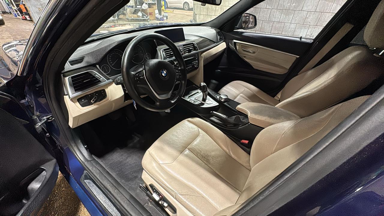 2017 BMW 3 Series SUNROOF, LEATHER SEATS, HEATED SEATS Photo9