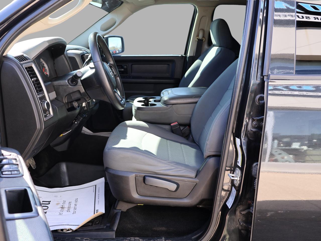 2016 RAM 1500 ST HEMI CREW 4WD CERTIFIED CAMERA BLUETOOTH CRUISE ALLOYS Photo