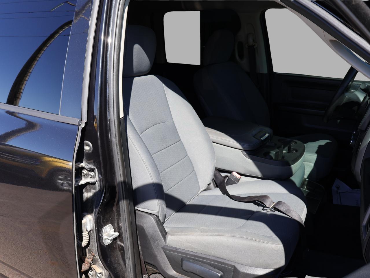 2016 RAM 1500 ST HEMI CREW 4WD CERTIFIED CAMERA BLUETOOTH CRUISE ALLOYS Photo