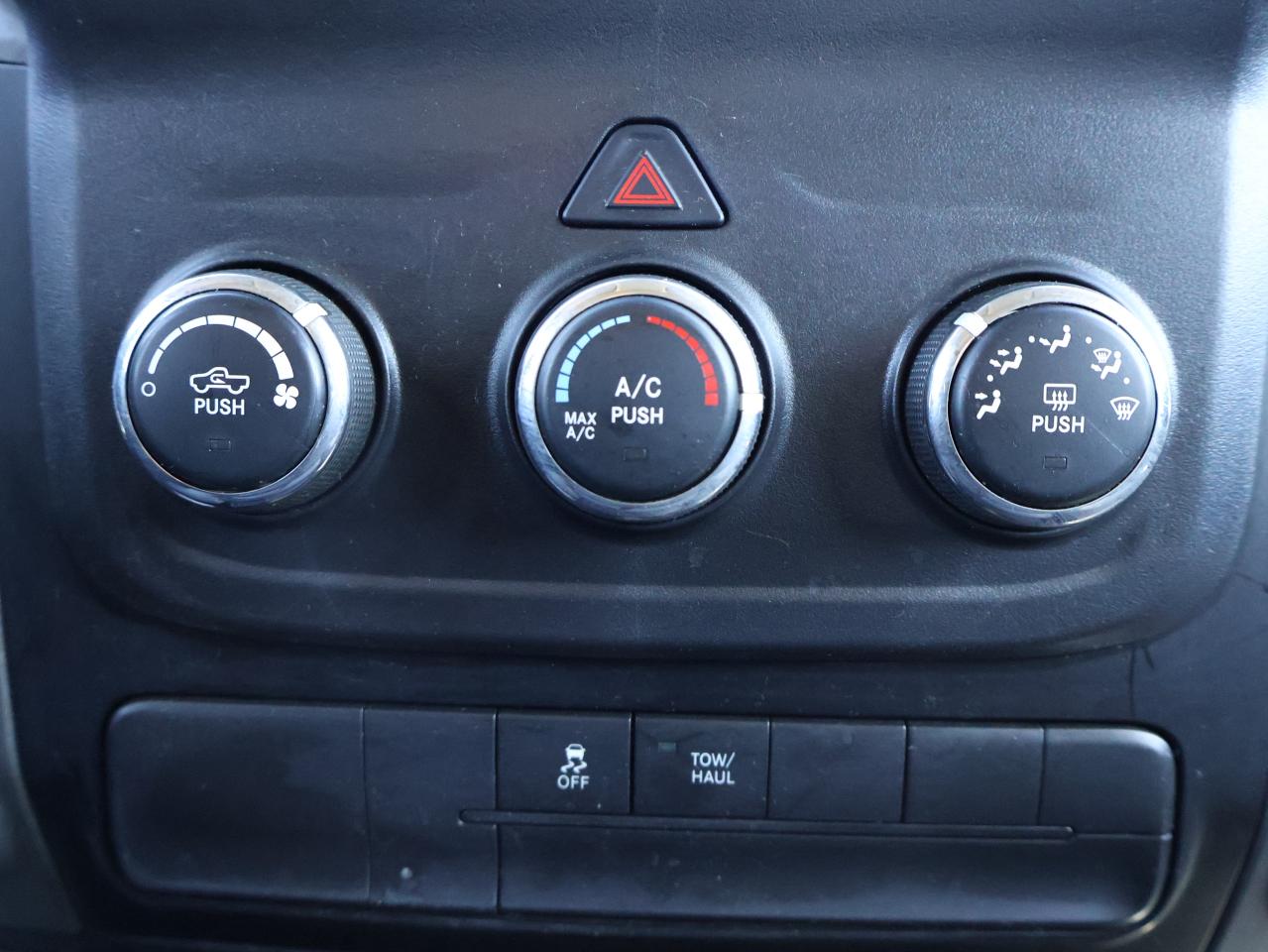 2016 RAM 1500 ST HEMI CREW 4WD CERTIFIED CAMERA BLUETOOTH CRUISE ALLOYS Photo