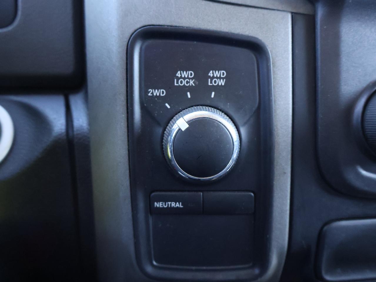 2016 RAM 1500 ST HEMI CREW 4WD CERTIFIED CAMERA BLUETOOTH CRUISE ALLOYS Photo