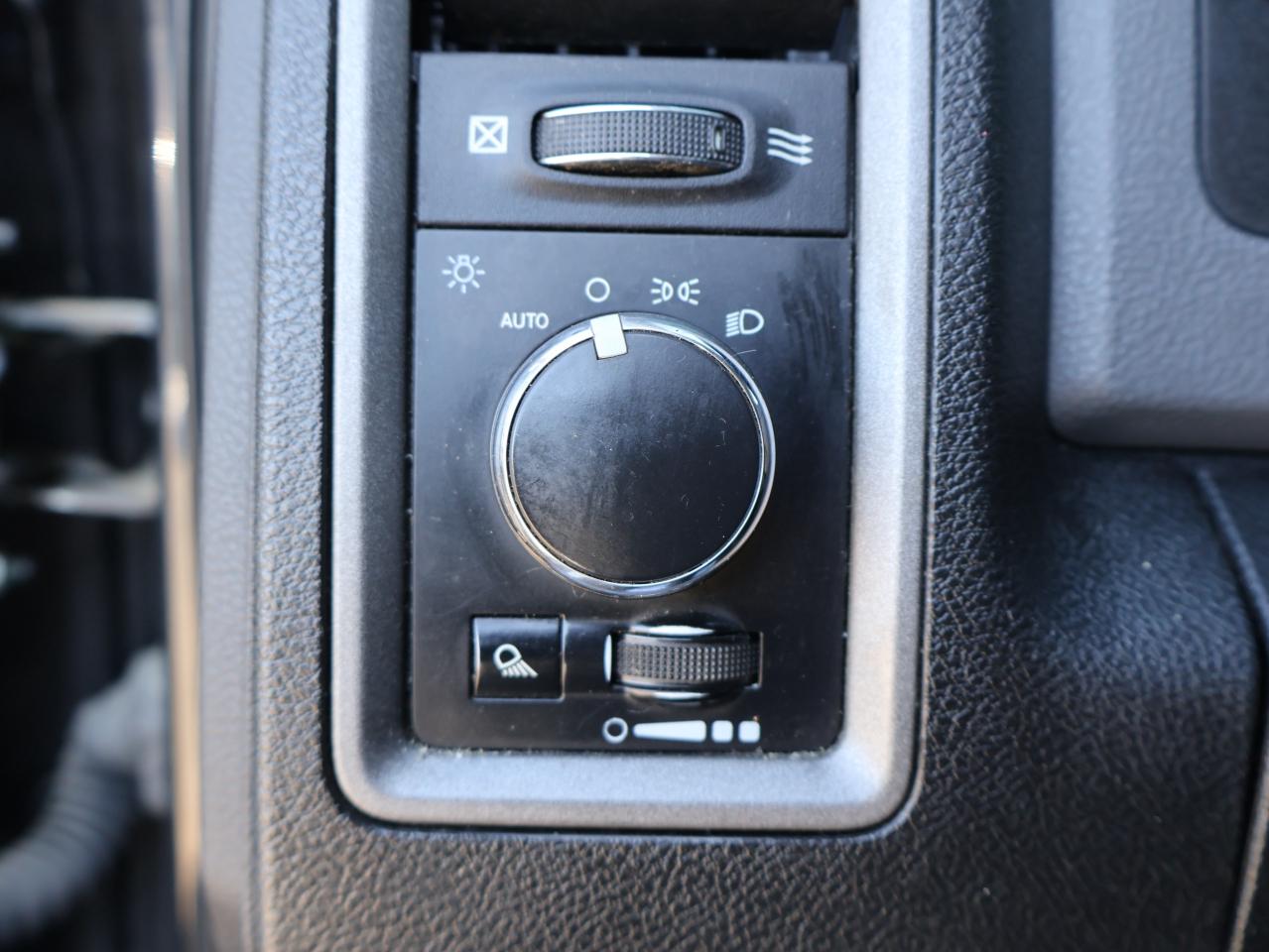 2016 RAM 1500 ST HEMI CREW 4WD CERTIFIED CAMERA BLUETOOTH CRUISE ALLOYS Photo