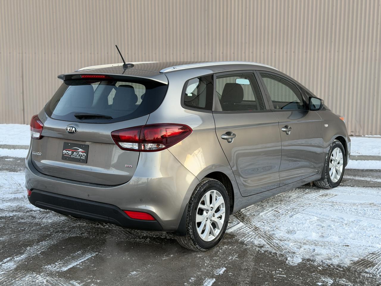 Used 2017 Kia Rondo LX w/3rd Row for sale in Thorold, ON