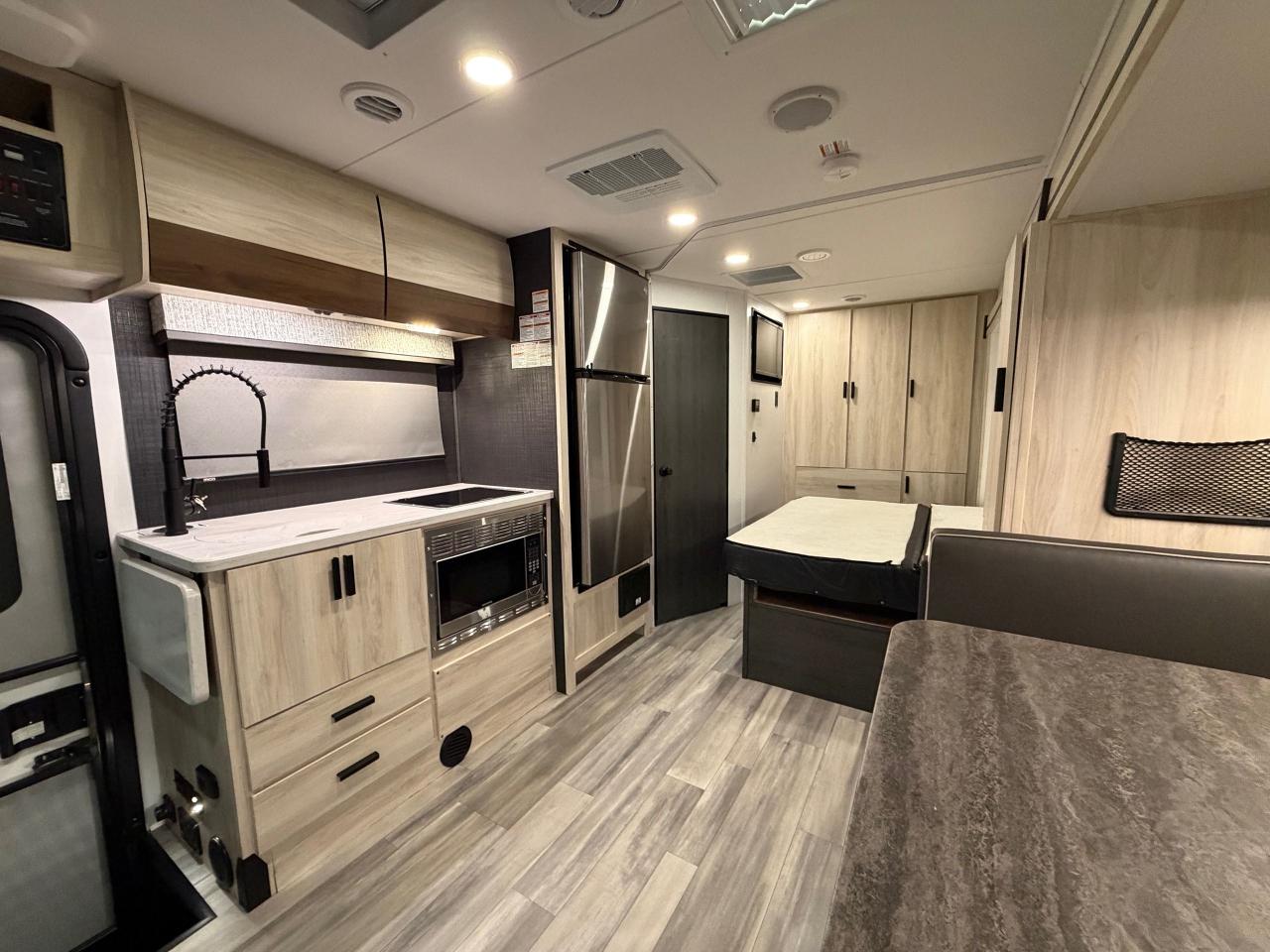 2022 Forest River Sunseeker 2400B 