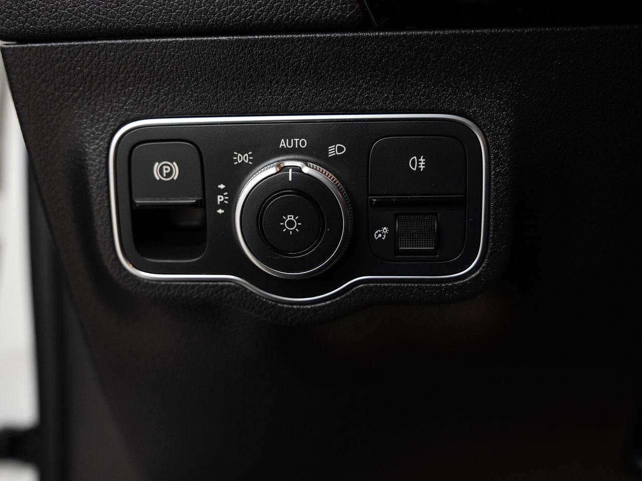 2022 Mercedes-Benz GLA 250 4MATIC | AMG Pkg | Nav | Leather | Sunroof