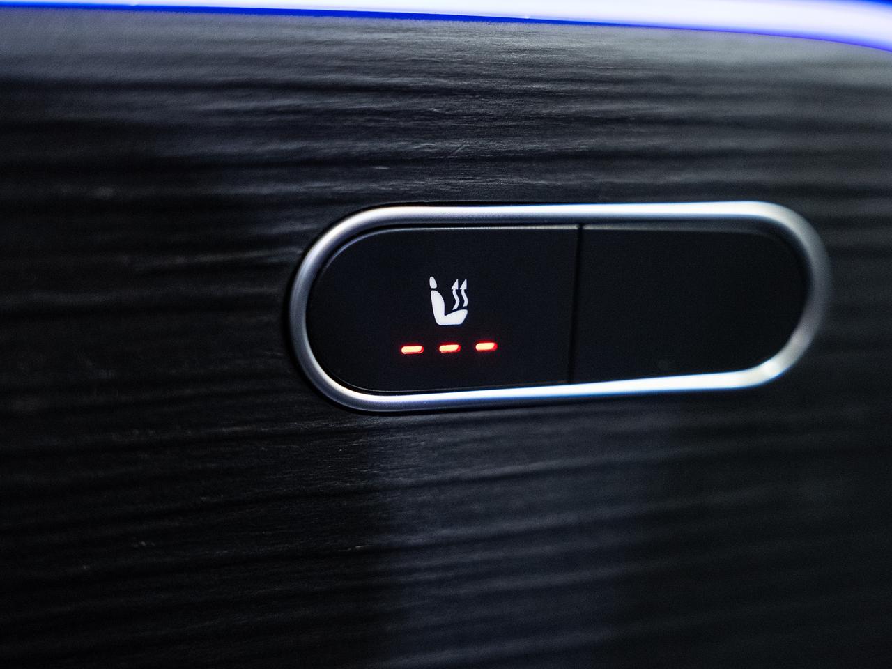 2022 Mercedes-Benz GLA 250 4MATIC | AMG Pkg | Nav | Leather | Sunroof