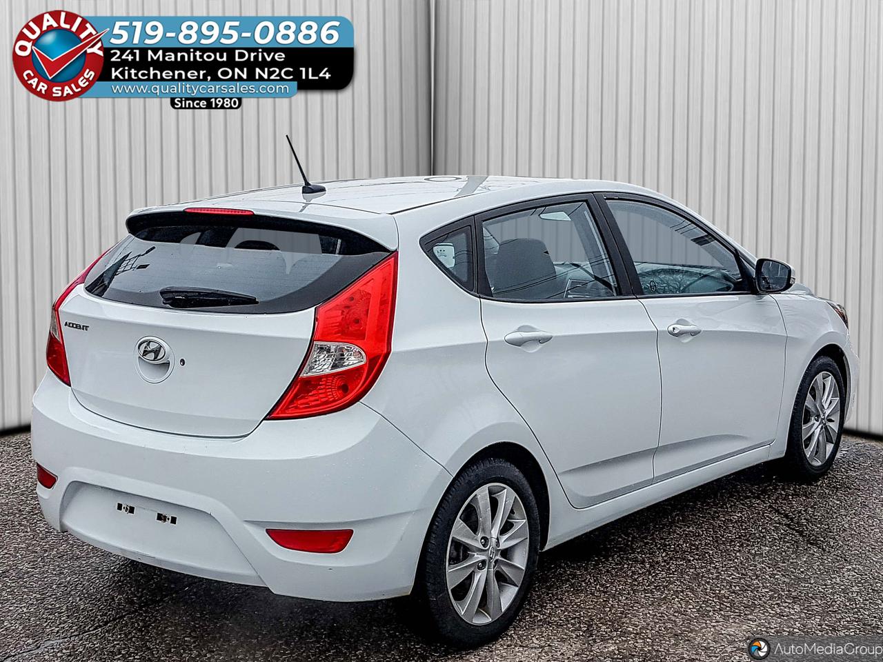 2014 Hyundai Accent GLS Hatchback *SUNROOF* Photo3