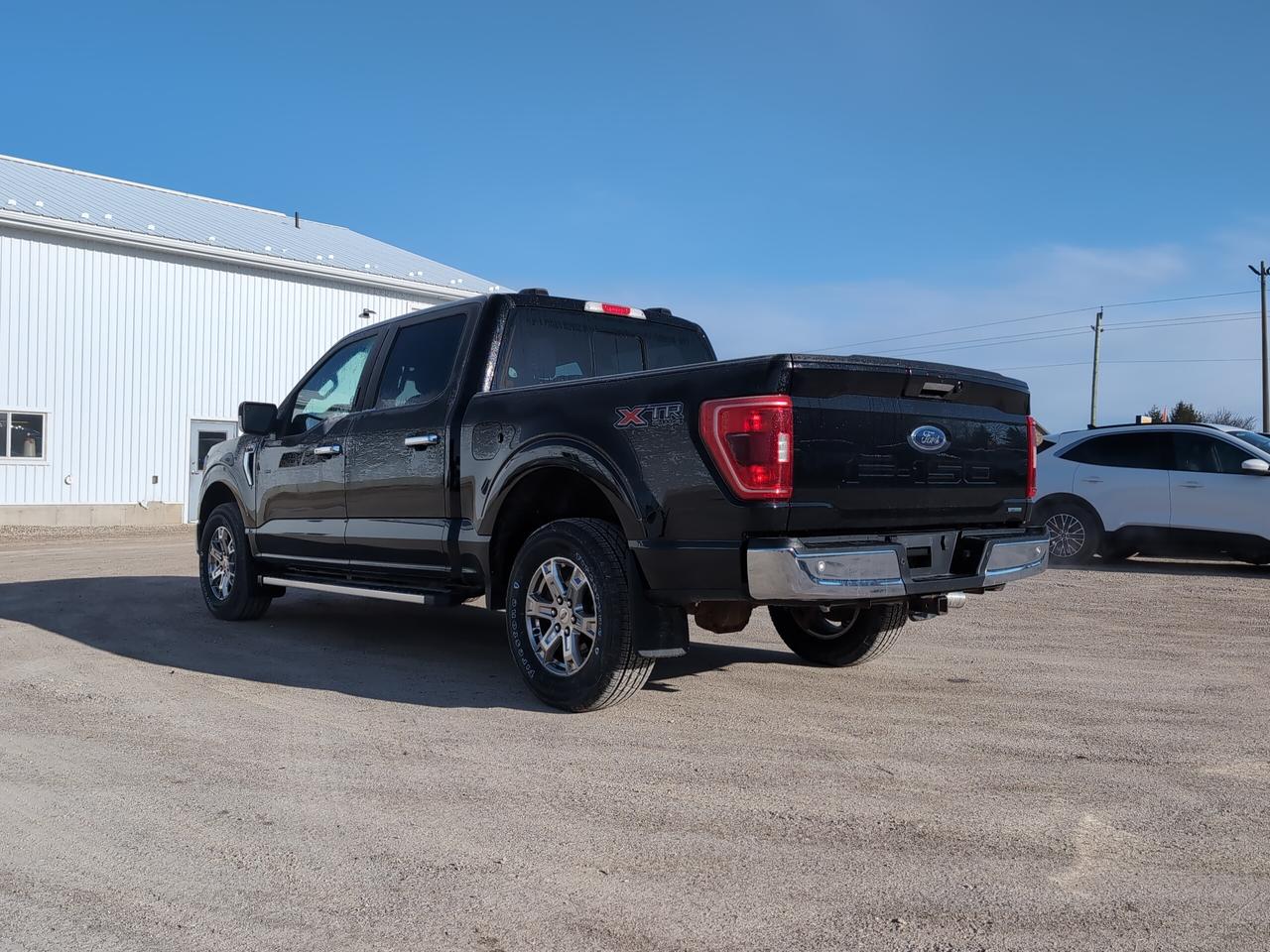 2022 Ford F-150 XLT 4WD SuperCrew 5.5' Box Photo3