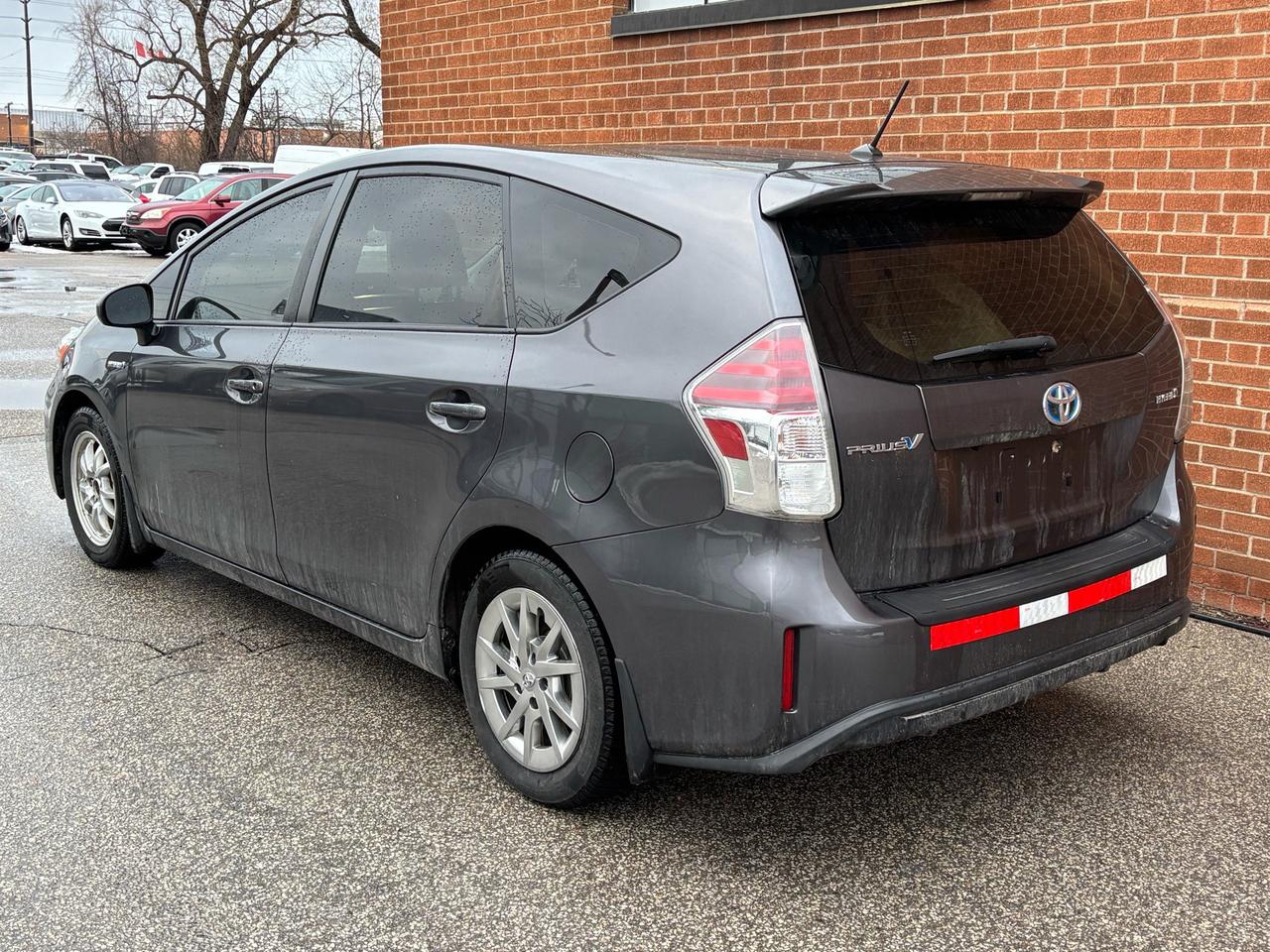 2018 Toyota Prius V Hybrid Auto Photo