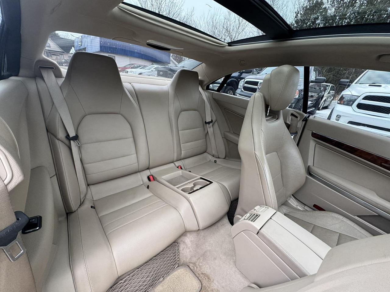 2010 Mercedes-Benz E-Class 2dr Cpe E 350 RWD - Photo #11