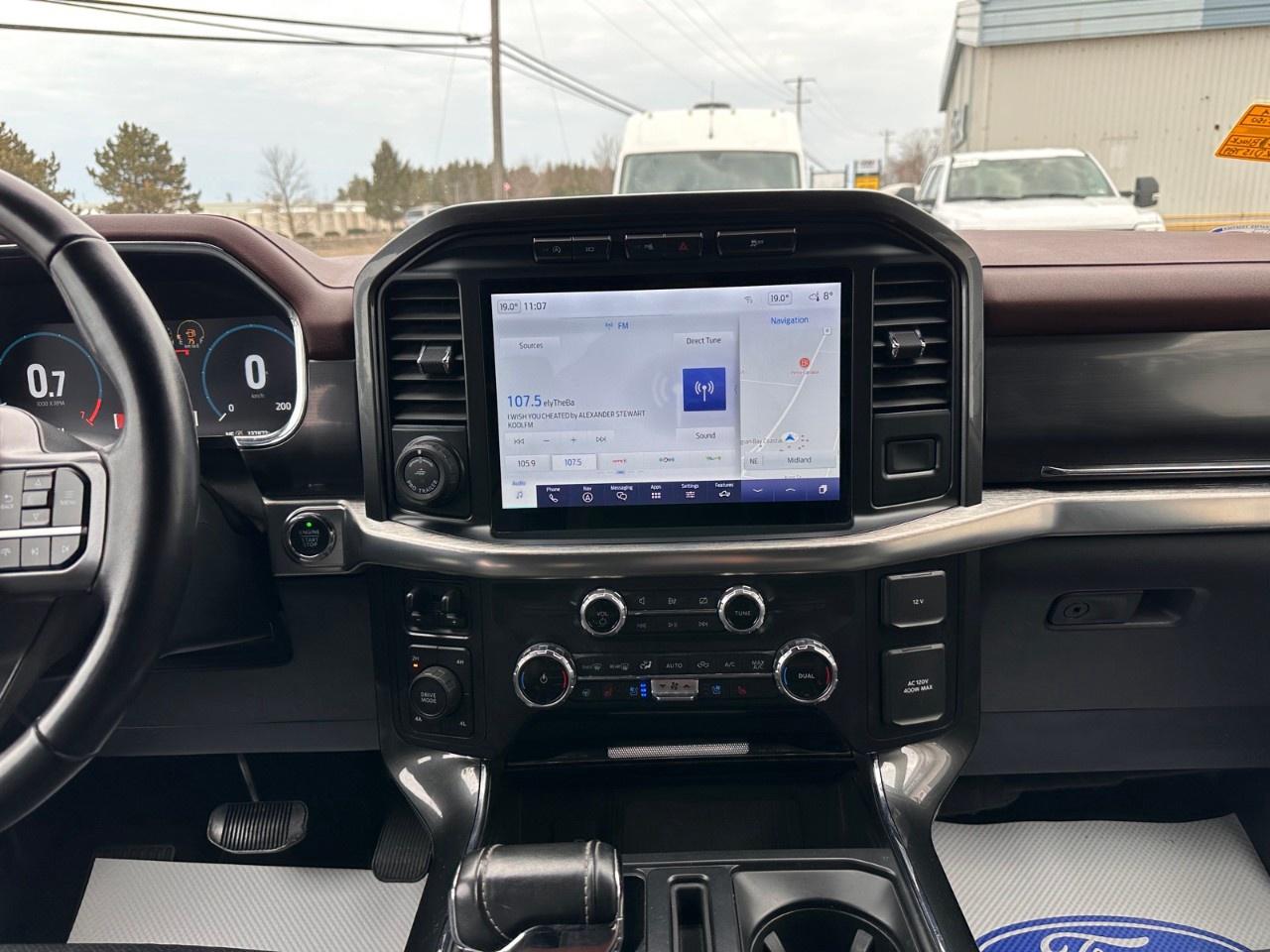 2022 Ford F-150 Lariat 4WD SuperCrew 5.5' Box Photo