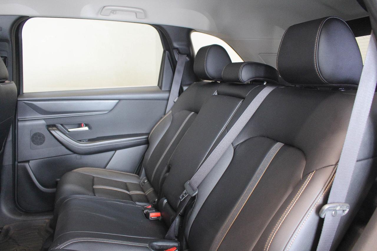 2024 Mazda CX-90 MHEV GS-L HEATED FRONT SEATS - REARVIEW CAMERA-  8 PASSENGER SEATS - WIRELESS PHONE CHARGER Photo