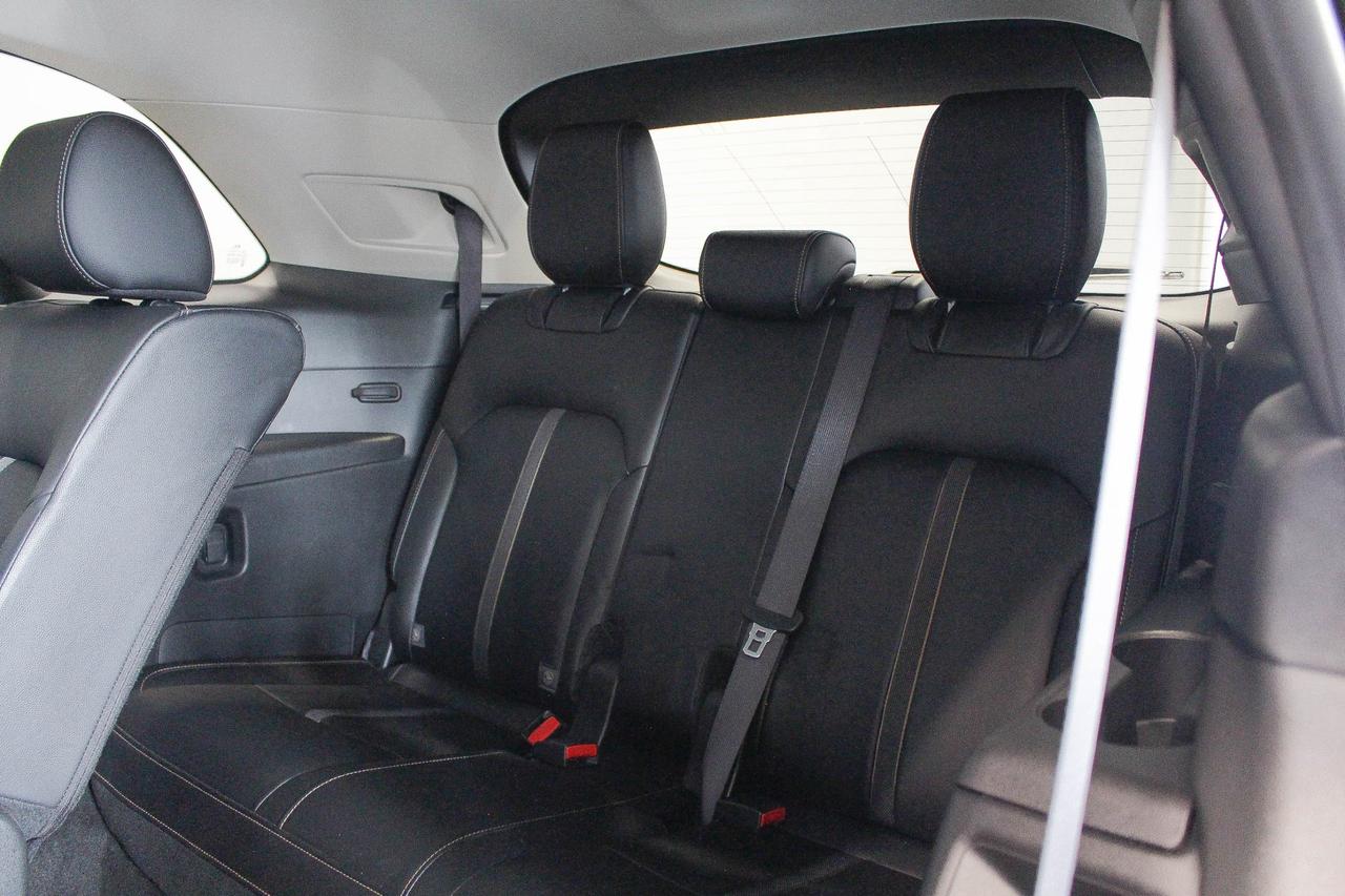 2024 Mazda CX-90 MHEV GS-L HEATED FRONT SEATS - REARVIEW CAMERA-  8 PASSENGER SEATS - WIRELESS PHONE CHARGER Photo