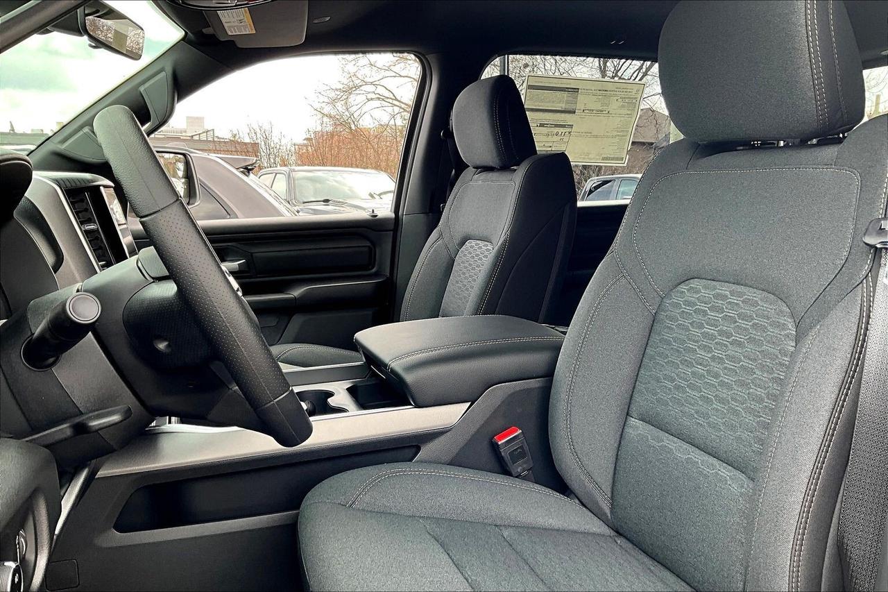 2026 RAM 1500 EXPRESS | Blackout | 8.4" TOUCHSCREEN | 3.55 AXLE Photo