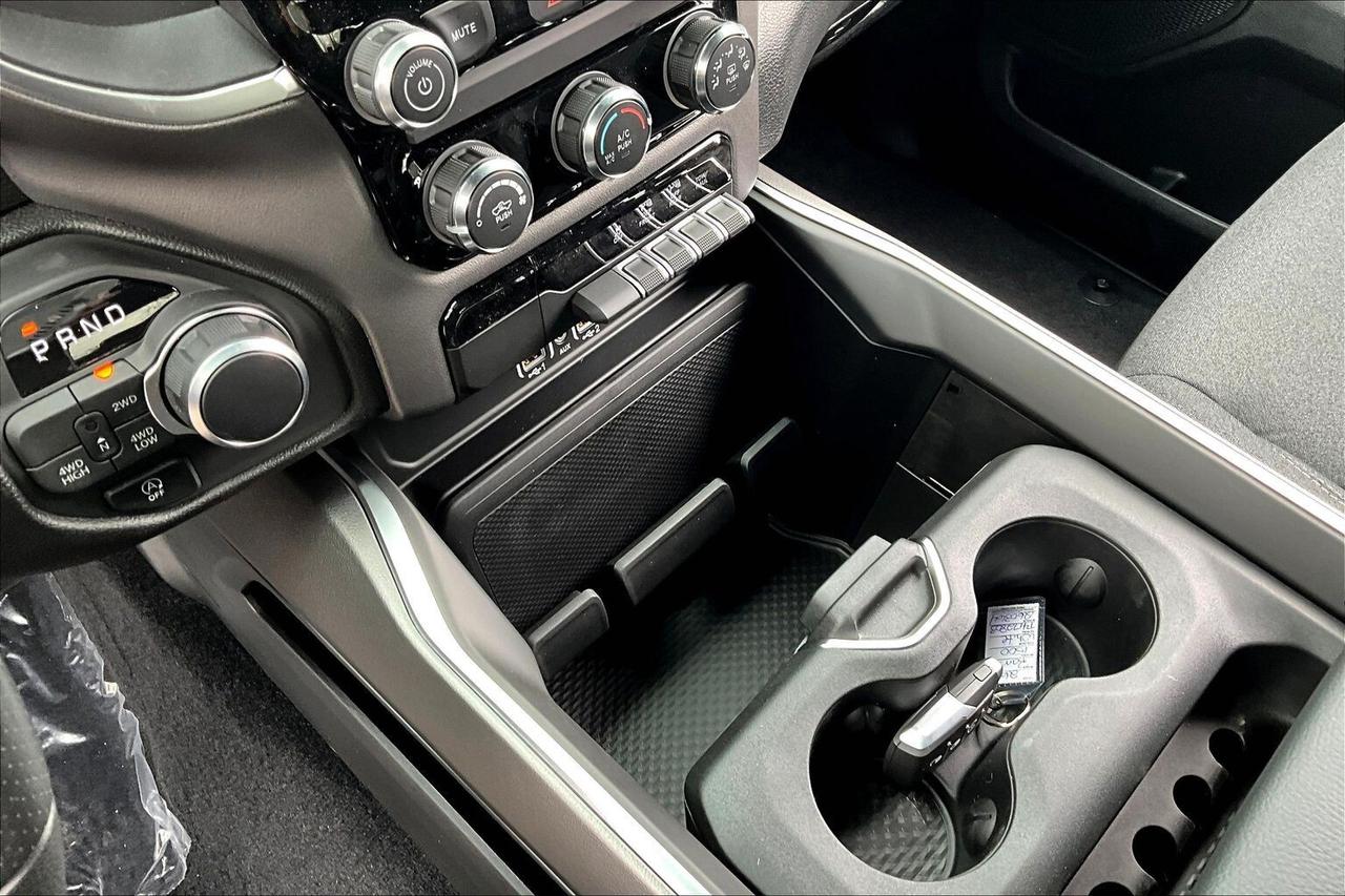 2026 RAM 1500 EXPRESS | Blackout | 8.4" TOUCHSCREEN | 3.55 AXLE Photo