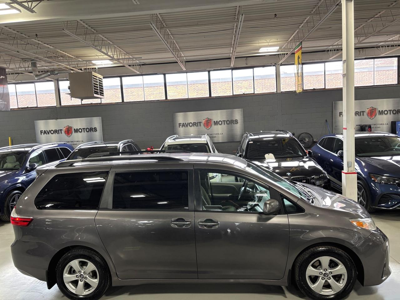 2018 Toyota Sienna LE|8PASSENGER|POWERDOORS|V6POWERED|BACKUPCAM|+++ Photo
