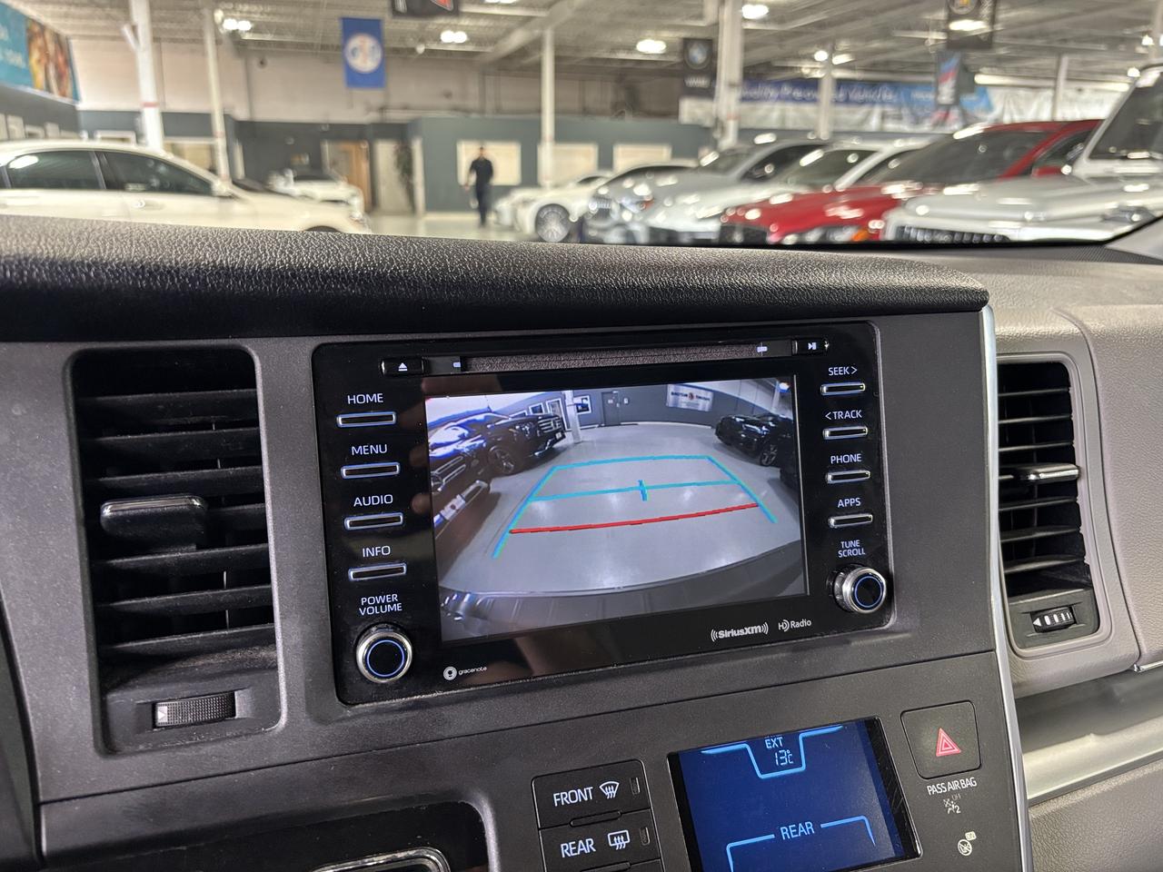 2018 Toyota Sienna LE|8PASSENGER|POWERDOORS|V6POWERED|BACKUPCAM|+++ Photo