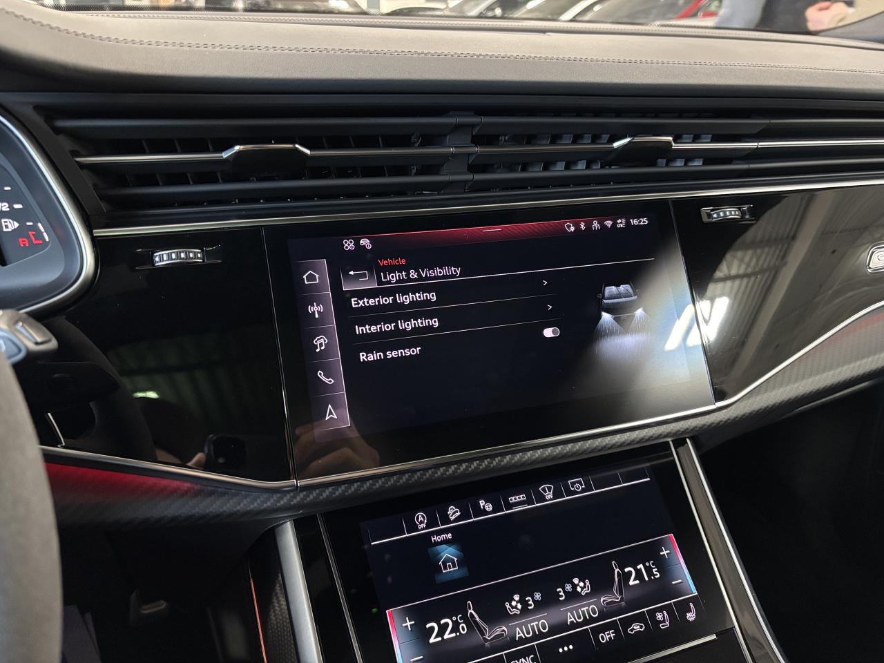 2025 Audi RS Q8 PERFORMANCE|QUATTRO|NO LUXTAX|CERAMICBRAKES|CARBON Photo