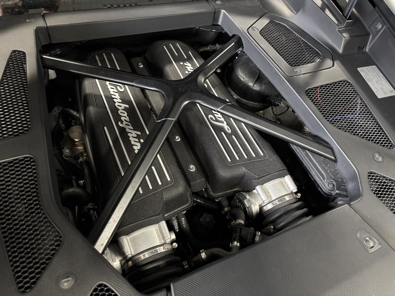 2015 Lamborghini Huracan LP610-4|AWD|NO LUXTAX|MATTEPPF|CERAMICBRAKES|LIFT| Photo