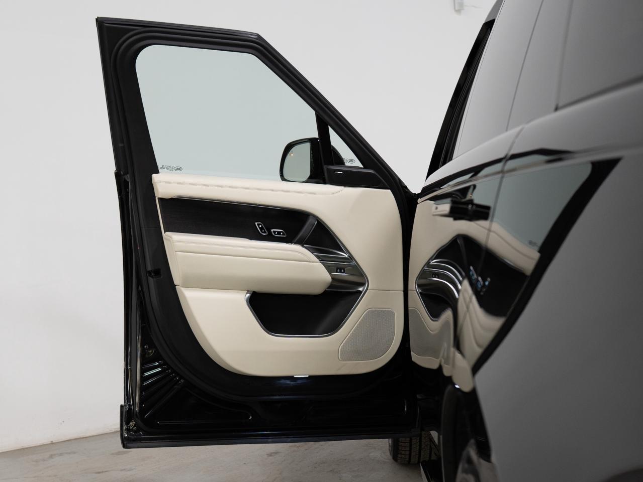 2023 Land Rover Range Rover P530 | LWB | PANO | 7 PASS | 22 IN Photo