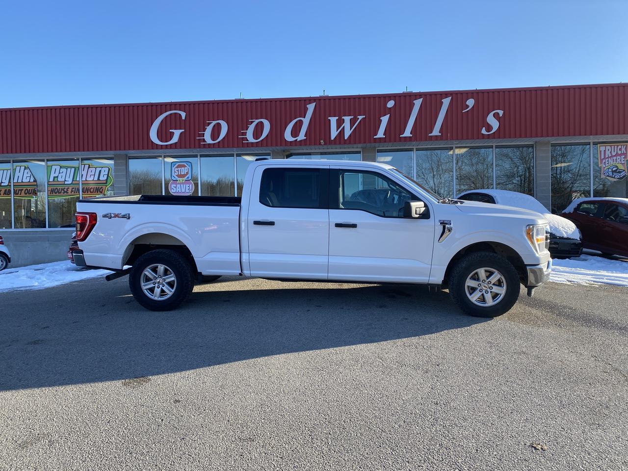 2021 Ford F-150 XLT, 5.0L, 6 PASSENGER, CLEAN CARFAX, BACK UP CAM! Photo