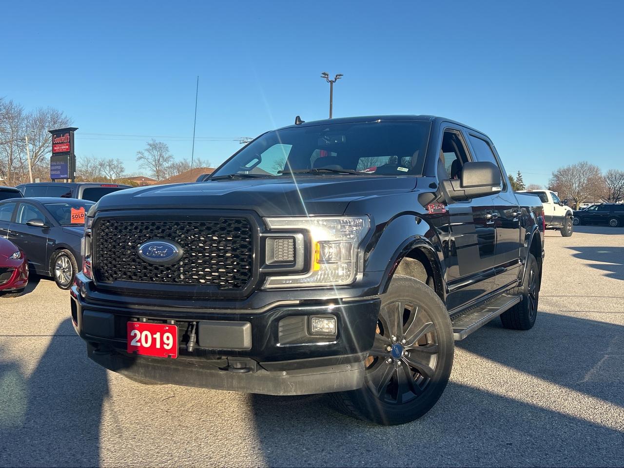 2019 Ford F-150 XLT SPORT 4X4, CLEAN CARFAX, REMOTE START! - Photo #2
