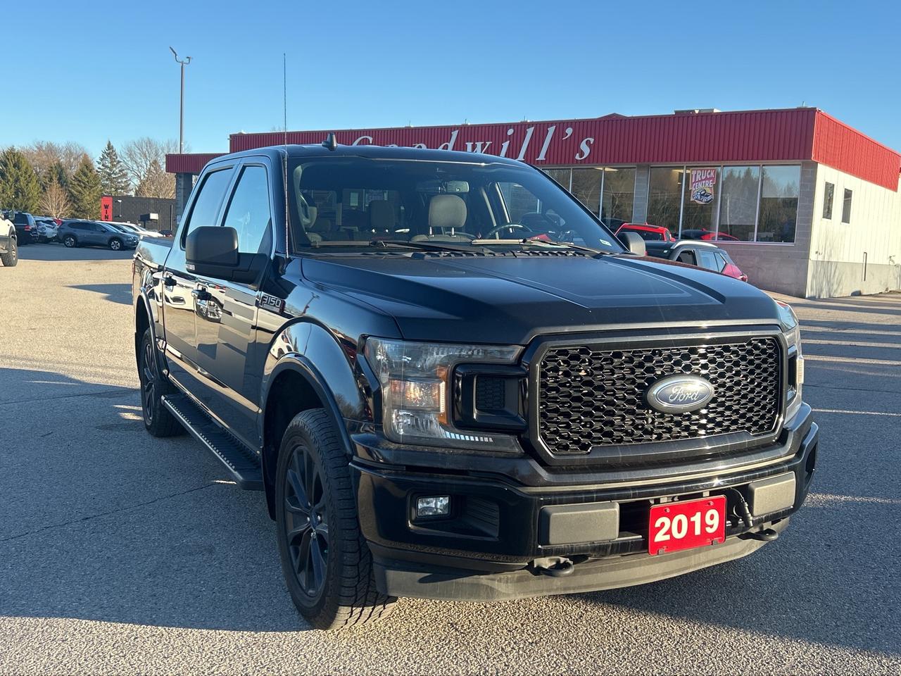2019 Ford F-150 XLT SPORT 4X4, CLEAN CARFAX, REMOTE START! - Photo #4