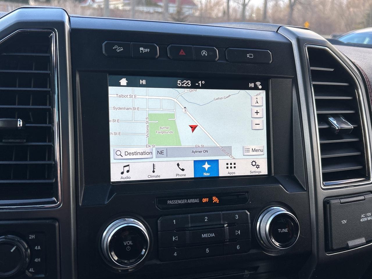 2017 Ford F-150 LARIAT FX4, HEATED/ COOLED SEATS, REMOTE START! Photo
