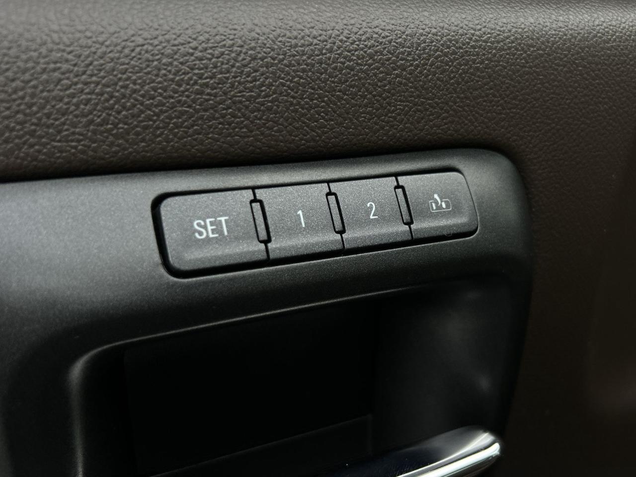 2017 Chevrolet Silverado 1500 HIGH COUNTRY 4X4 |5.3L V8 | CREW |LEATHER |SUNROOF Photo