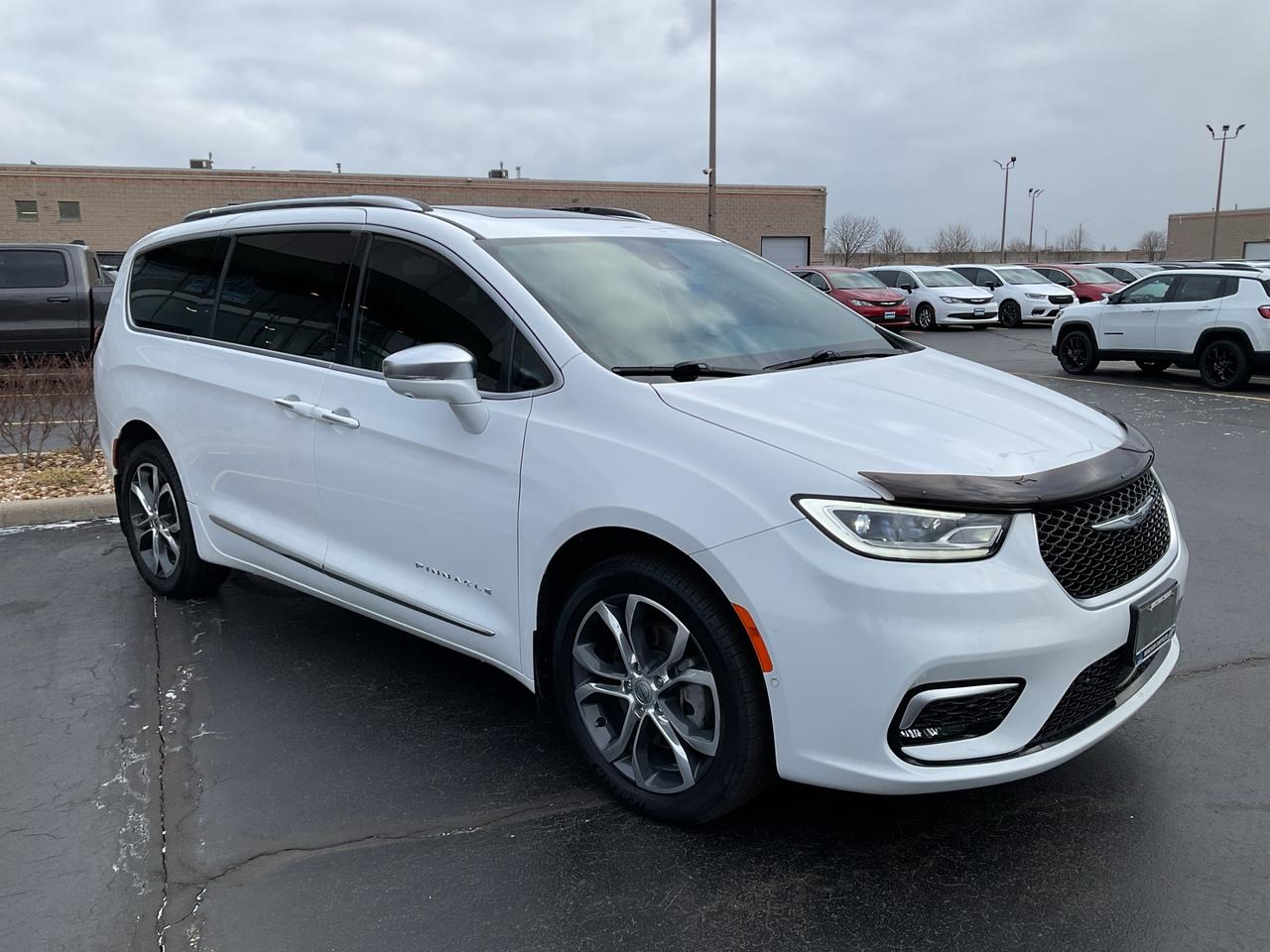 2022 Chrysler Pacifica AWD / LEATHER / HTD SEATS & WHEEL / NAV / 360 CAM Photo2