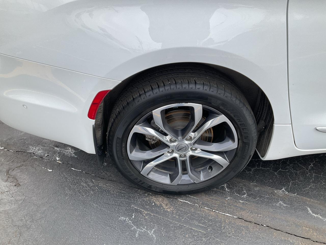 2022 Chrysler Pacifica AWD / LEATHER / HTD SEATS & WHEEL / NAV / 360 CAM Photo