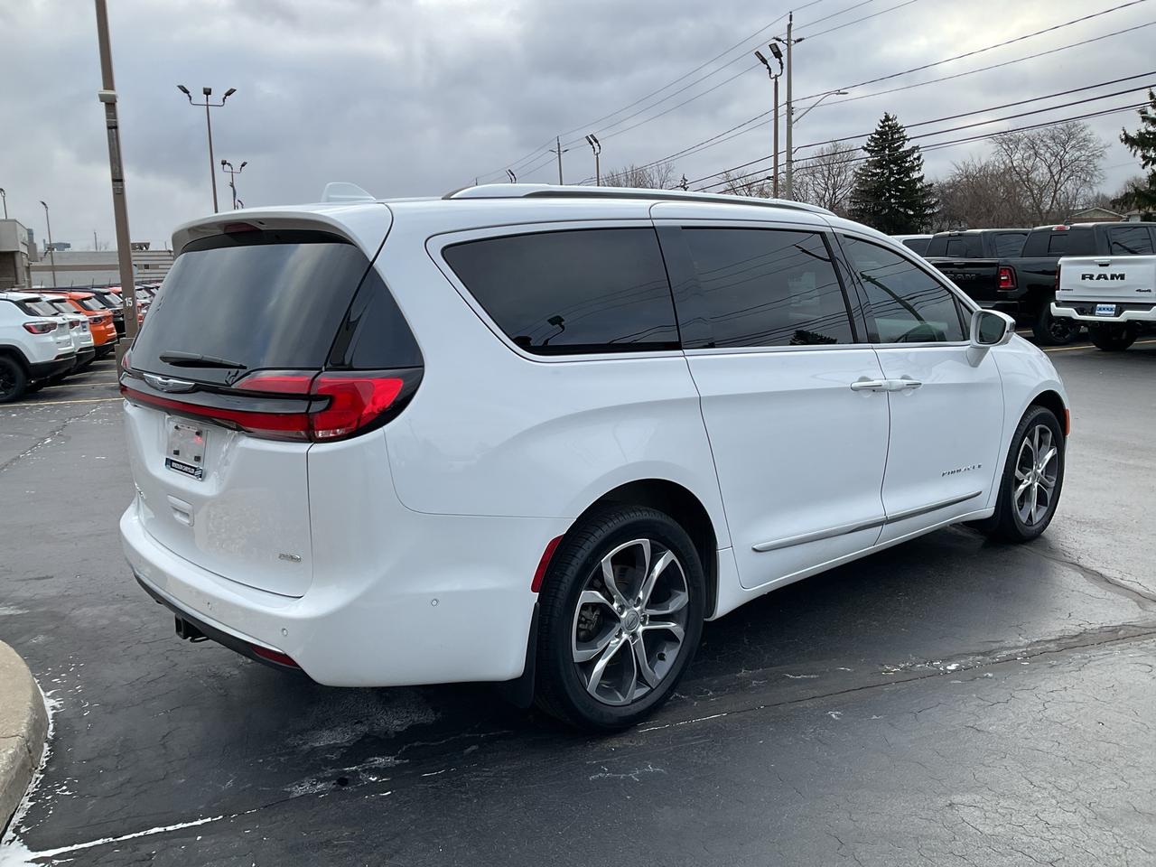 2022 Chrysler Pacifica AWD / LEATHER / HTD SEATS & WHEEL / NAV / 360 CAM Photo