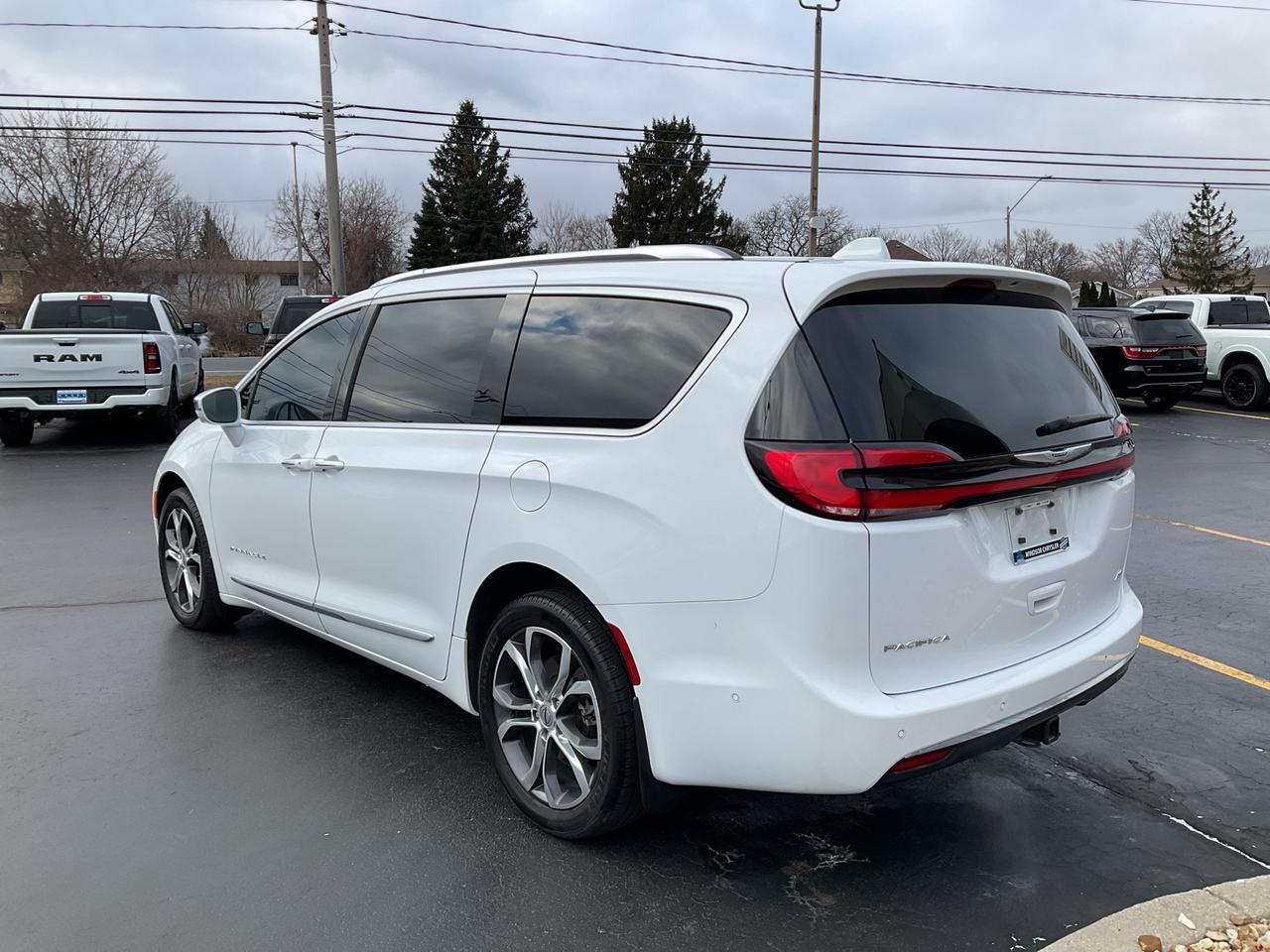 2022 Chrysler Pacifica AWD / LEATHER / HTD SEATS & WHEEL / NAV / 360 CAM Photo