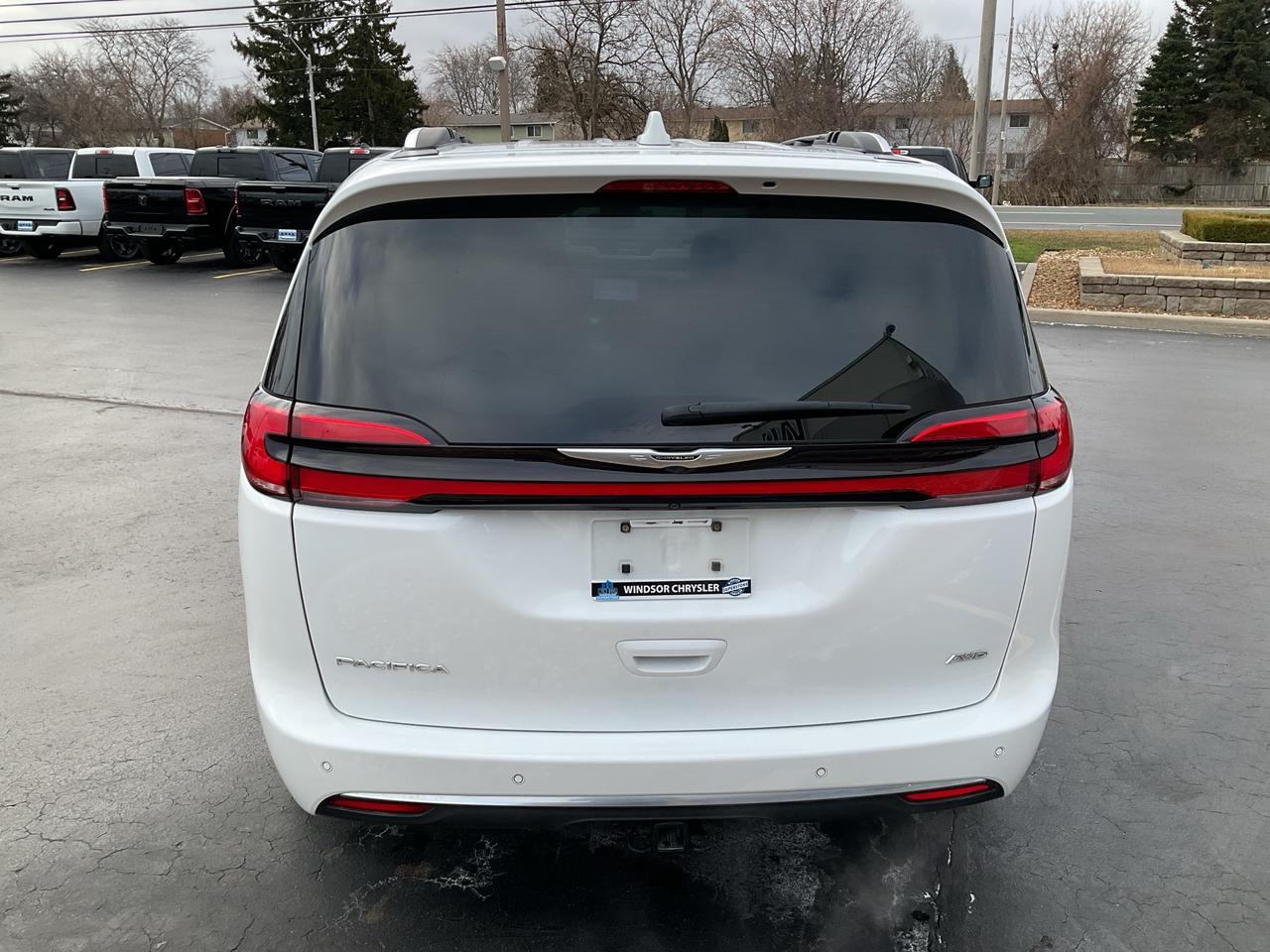 2022 Chrysler Pacifica AWD / LEATHER / HTD SEATS & WHEEL / NAV / 360 CAM Photo