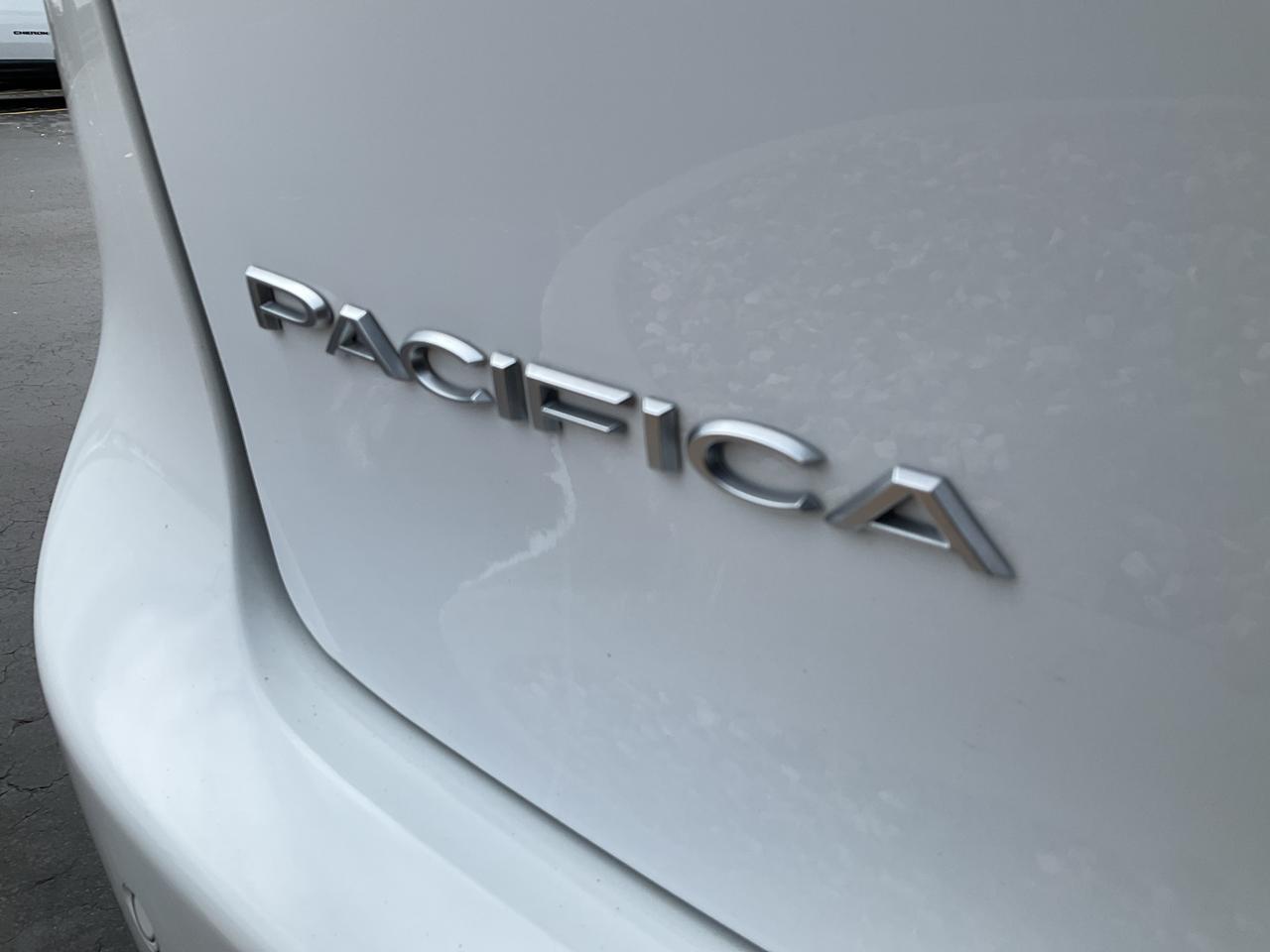 2022 Chrysler Pacifica AWD / LEATHER / HTD SEATS & WHEEL / NAV / 360 CAM Photo