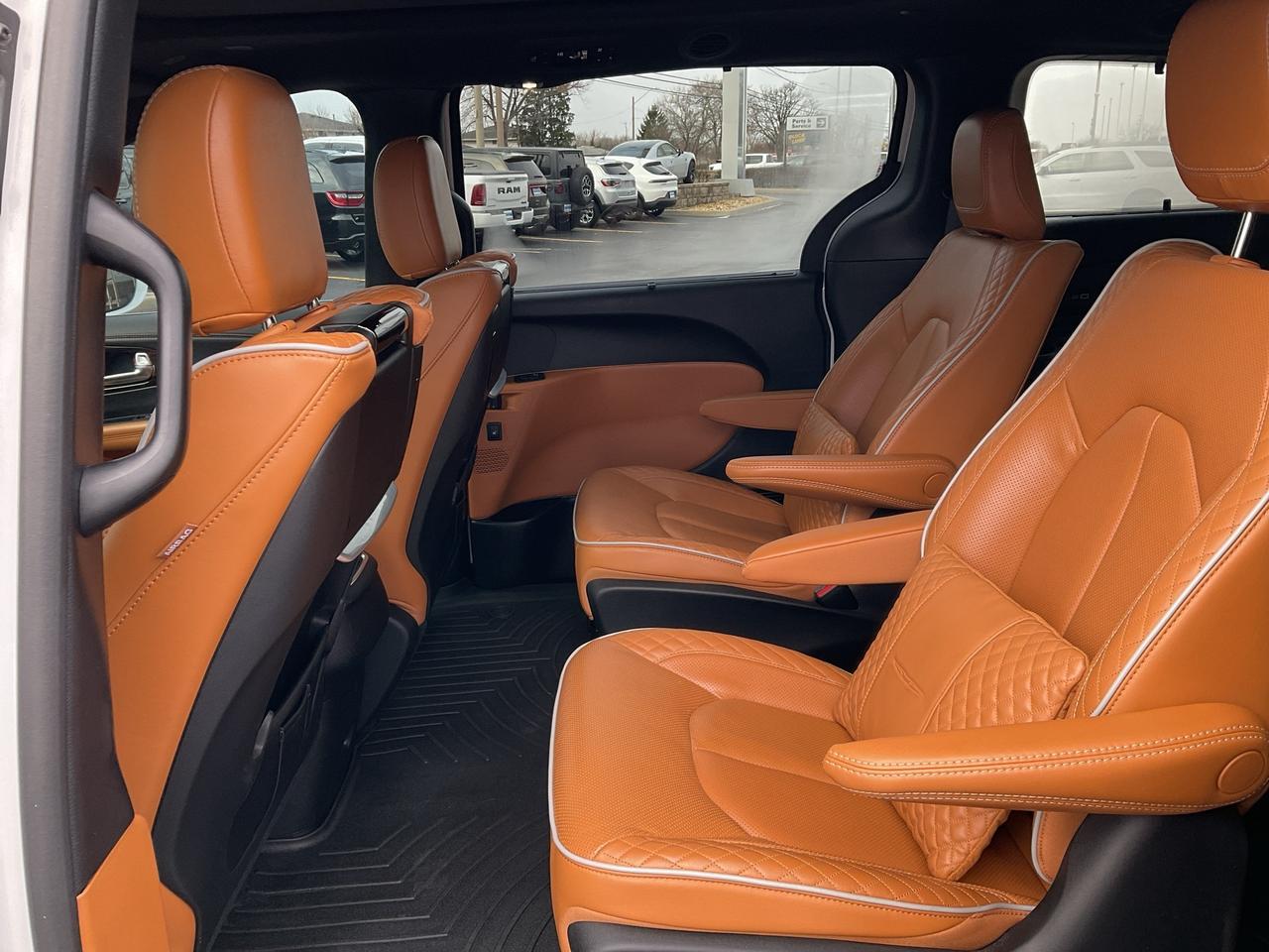 2022 Chrysler Pacifica AWD / LEATHER / HTD SEATS & WHEEL / NAV / 360 CAM Photo