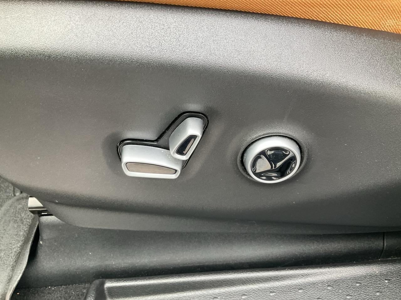 2022 Chrysler Pacifica AWD / LEATHER / HTD SEATS & WHEEL / NAV / 360 CAM Photo