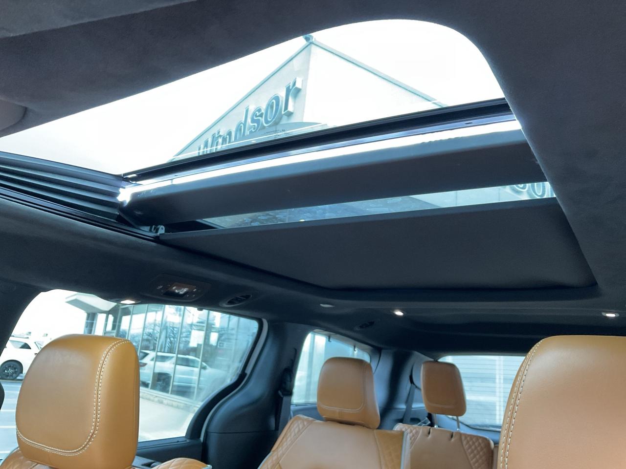 2022 Chrysler Pacifica AWD / LEATHER / HTD SEATS & WHEEL / NAV / 360 CAM Photo