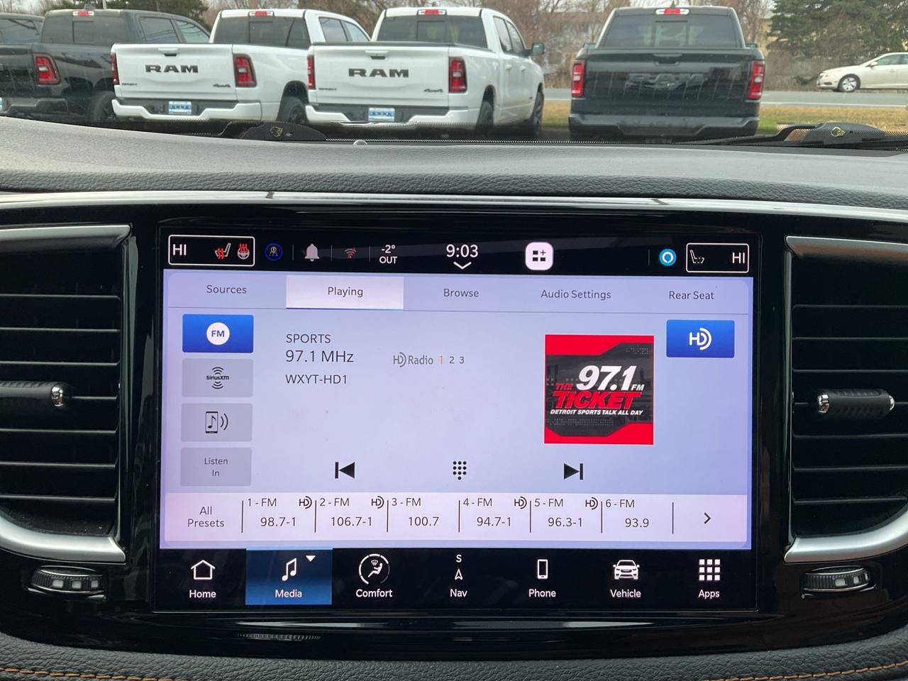 2022 Chrysler Pacifica AWD / LEATHER / HTD SEATS & WHEEL / NAV / 360 CAM Photo